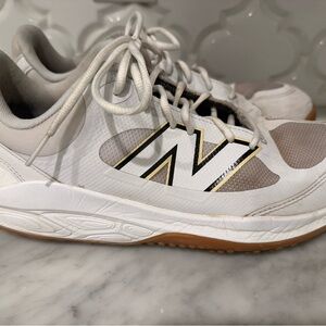 New Balance White and Tan Athletic Baseball turf Shoes 11.5 Men’s